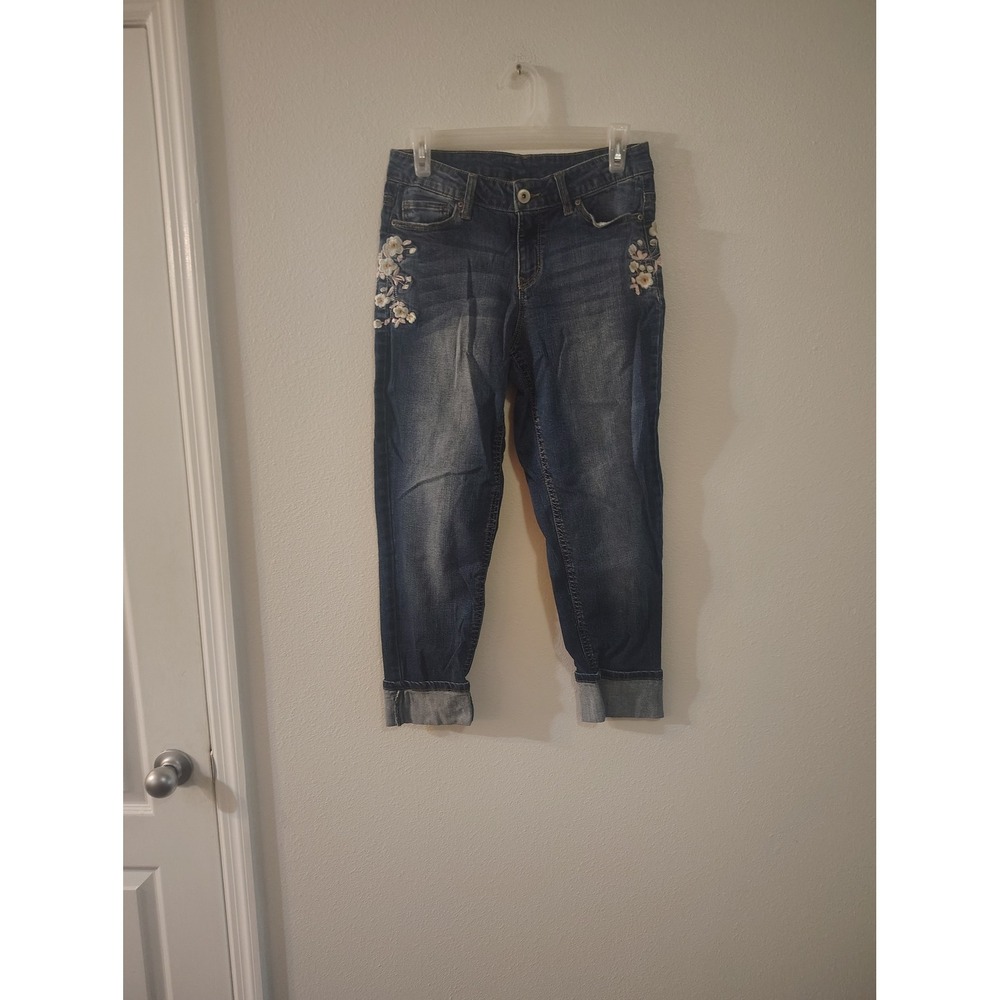 Time and Tru Womens Floral Embroidered Cropped Jeans Medium‎ Wash Denim Size 6